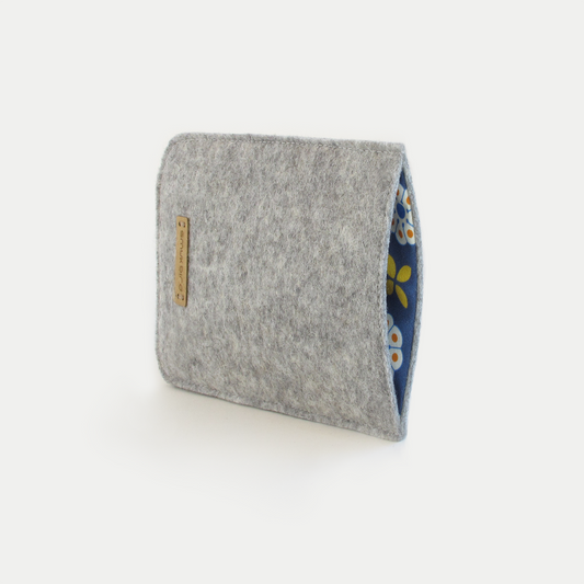 Handytasche für Samsung Galaxy S25 Plus | aus Filz und Bio-Baumwolle | hellgrau - bloom | Modell "LET"