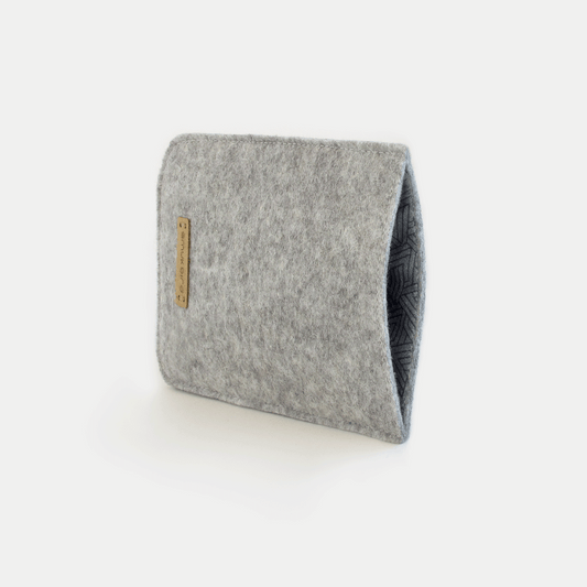 Handytasche für iPhone 12 | aus Filz und Bio-Baumwolle | hellgrau - tracks | Modell "LET"