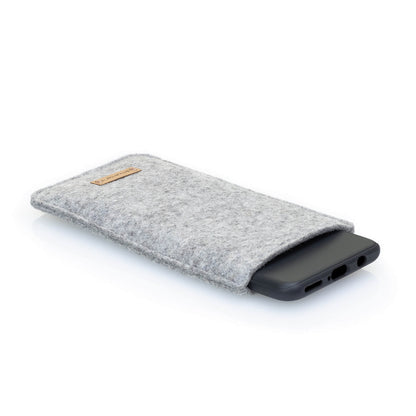 Handytasche für iPhone SE 2020 | aus Filz und Bio-Baumwolle | hellgrau - shapes | Modell "LET"