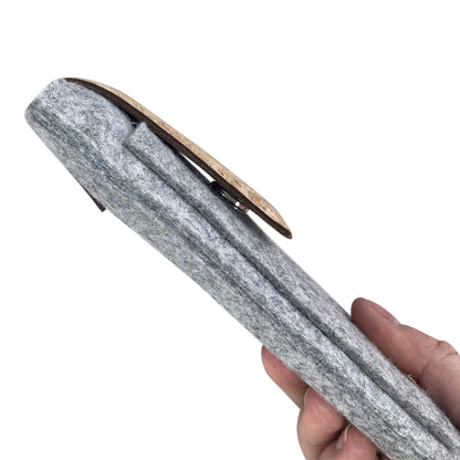 Hülle für Kindle Colorsoft 1. Gen  | mit Magnetverschluss und extra Fach | hellgrau - Stipes | Modell "HAKA"