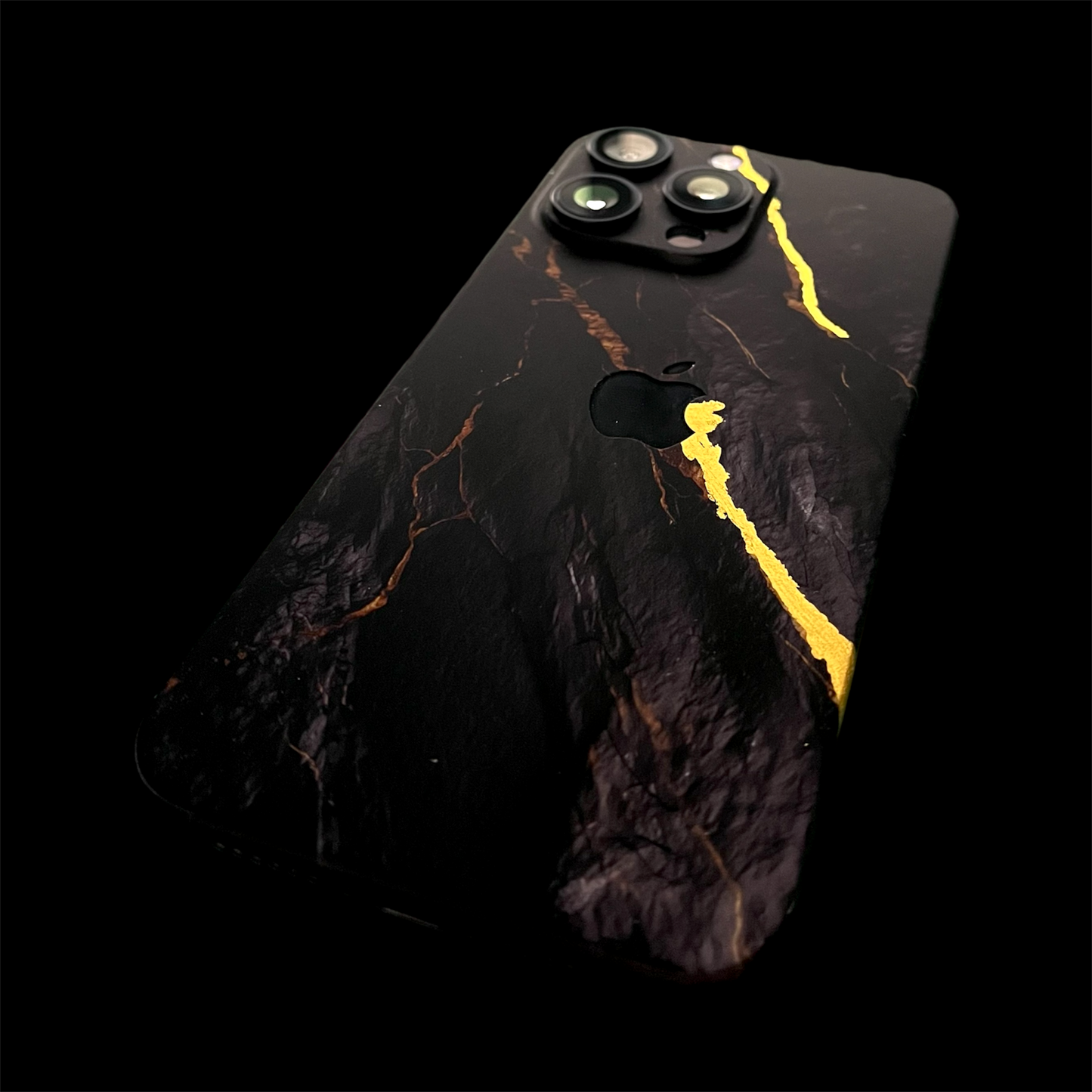 iPhone 16 Pro Max Skin mit 24K Gold Mine