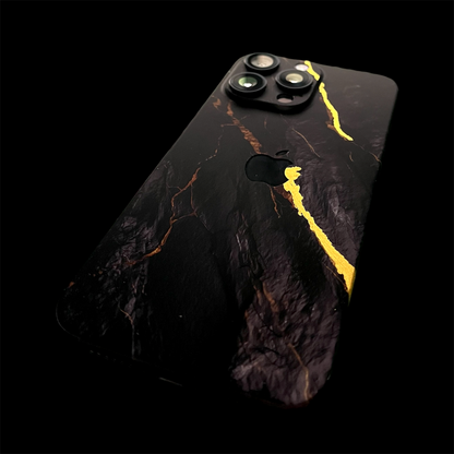 iPhone 16 Pro Max Skin mit 24K Gold Mine