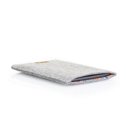 Hülle für Kindle Scribe | aus Filz und Bio-Baumwolle | hellgrau - colorful | Modell "LET"