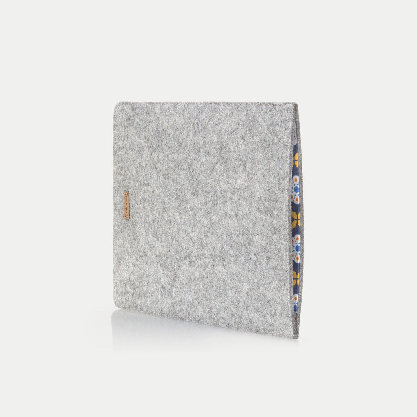 Hülle für MacBook Air M3 13 | aus Filz und Bio-Baumwolle | hellgrau - Bloom | Modell "LET"