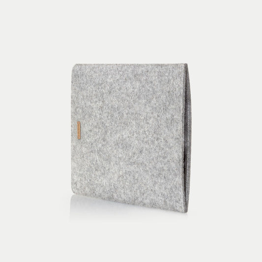 Hülle für MacBook Air M3 15,3 | aus Filz und Bio-Baumwolle | hellgrau - Tracks | Modell "LET"