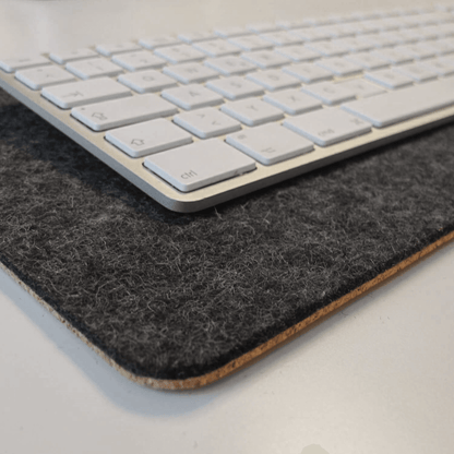 Felt and cork desk pad | 20 x 50 cm | anthracite