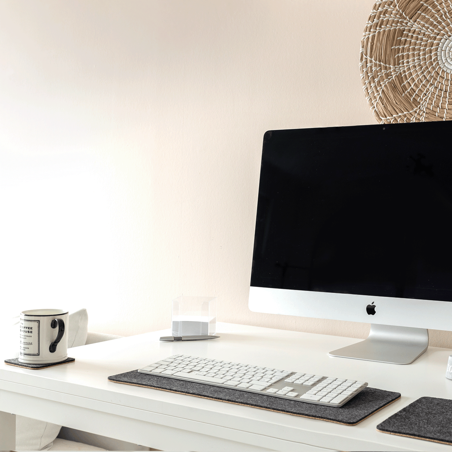 Felt and cork desk pad | 20 x 50 cm | anthracite