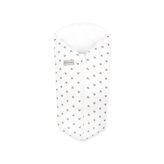 Pucksack Musselin Herzen braun | 2.5 TOG Ganzjahres Babyschlafsack