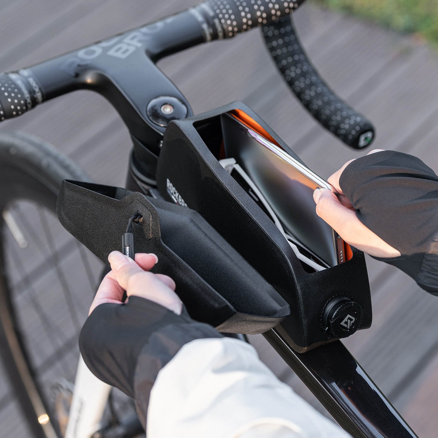 ROAD TO SKY Magnetische Oberrohrtasche 100 % Wasserdicht