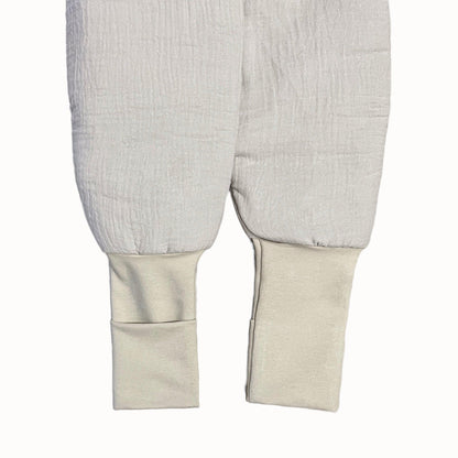 Schlafsack Musselin mit Füßen - mitwachsend, atmungsaktiv & sicher