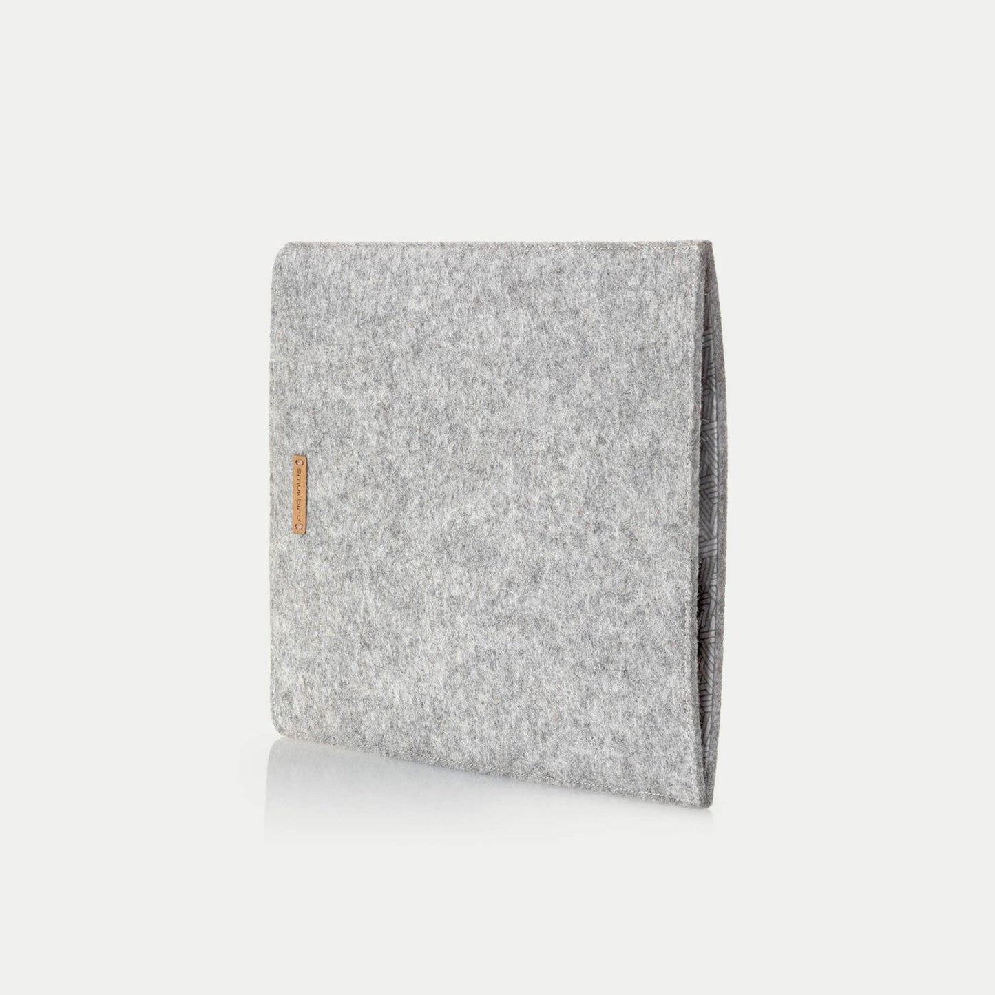 Case for iPad Pro 11" - 3rd Gen | Made of felt and organic cotton | Light gray - tracks | Model "LET"