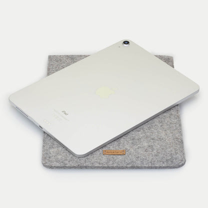 Hülle für Galaxy Tab S7+ | aus Filz und Bio-Baumwolle | hellgrau - shapes | Modell "LET"