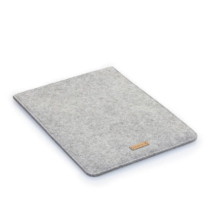 Case for iPad Pro 11" - 3rd Gen | Made of felt and organic cotton | Light gray - tracks | Model "LET"