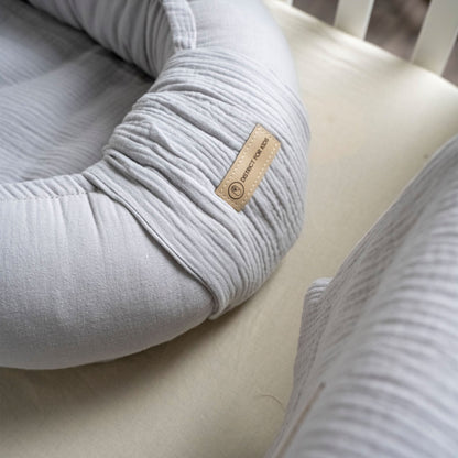 Babynestchen Musselin – Weicher mitwachsender Baby Kokon