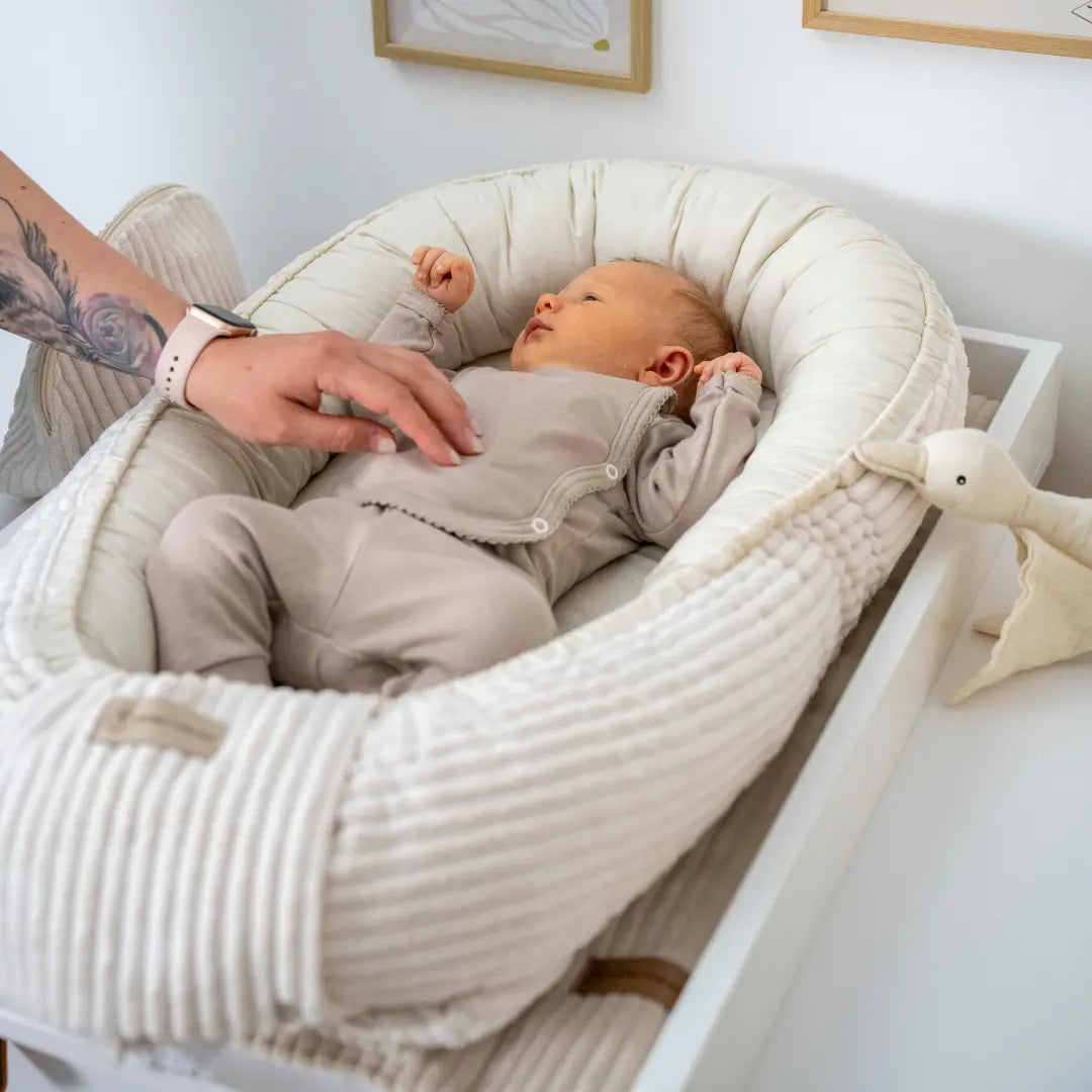 Babynest Cord creme – weich & mitwachsend