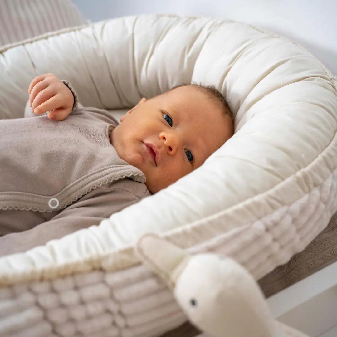 Babynest Cord creme – weich & mitwachsend