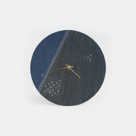 Wanduhr Wabi Sabi Denim rund 30 cm | Denim - Gold | Design: Osaka