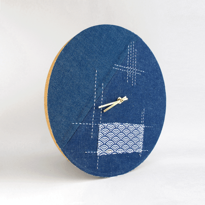Wanduhr Wabi Sabi Denim rund 30 cm | Denim - Gold | Design: Tokio