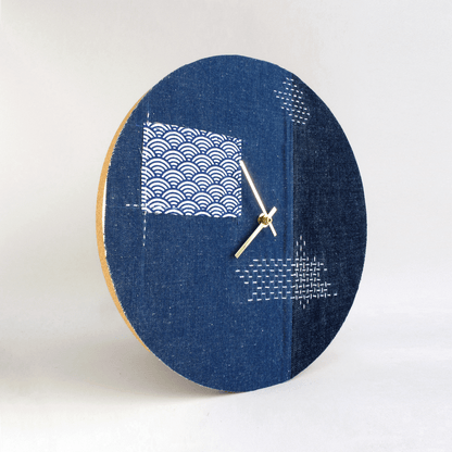 Wanduhr Wabi Sabi Denim rund 30 cm | Denim - Gold | Design: Fukuoka
