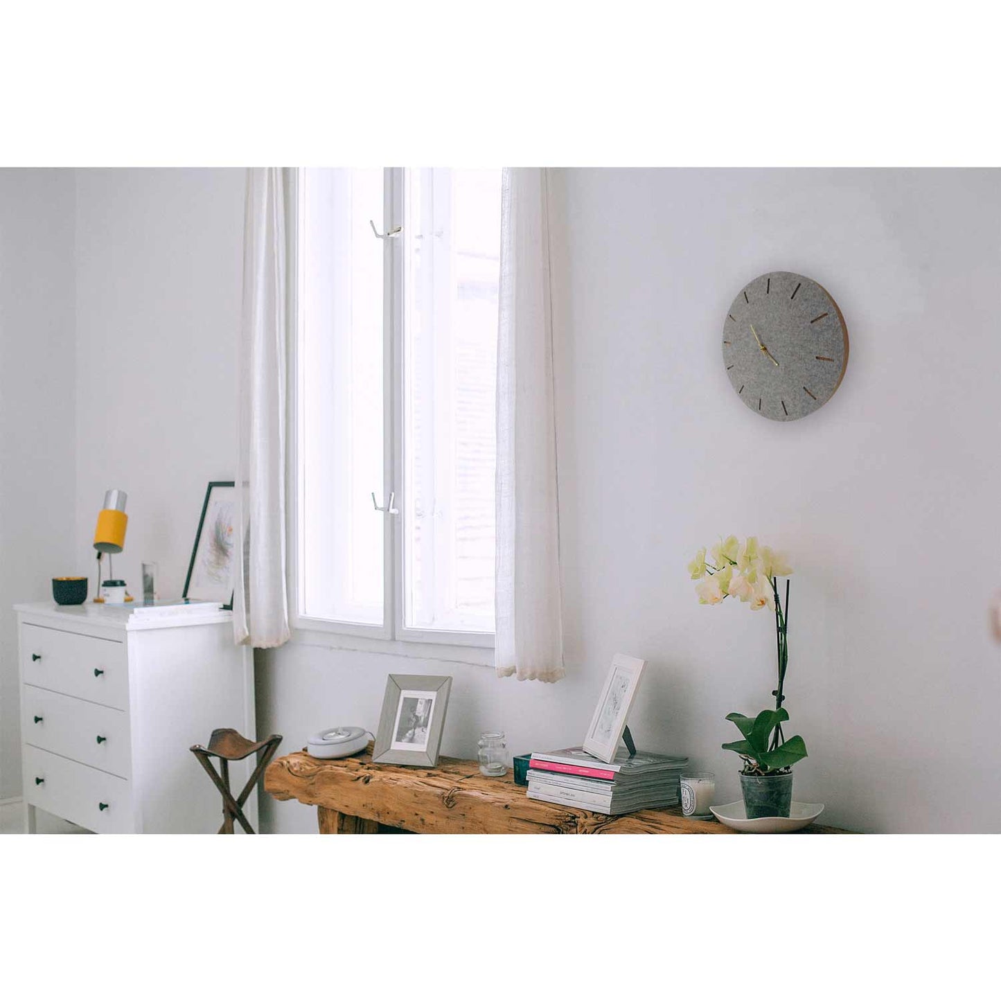 Felt and cork wall clock, 30 cm | light grey - gold | Design: Copenhagen