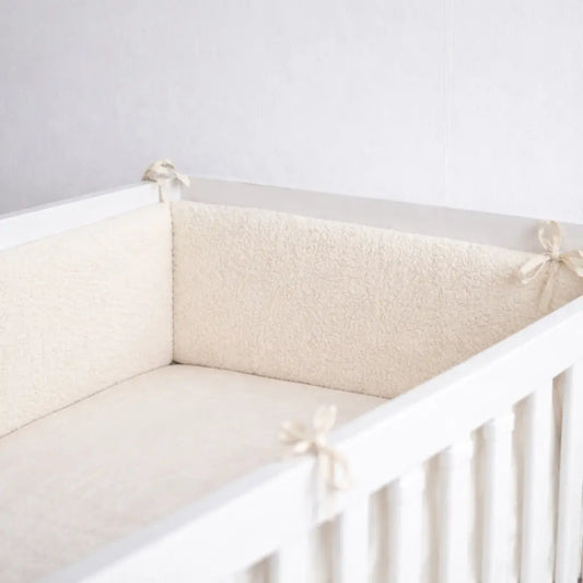 Bettumrandung Teddy Bouclé – Weiche Premium Umrandung für Baby- & Beistellbetten