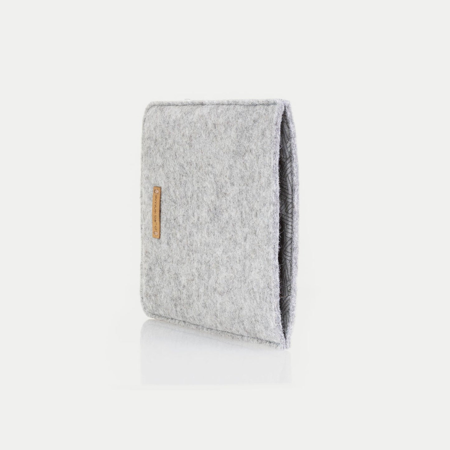 Hülle für PocketBook InkPad X | aus Filz und Bio-Baumwolle | hellgrau - tracks | Modell "LET"