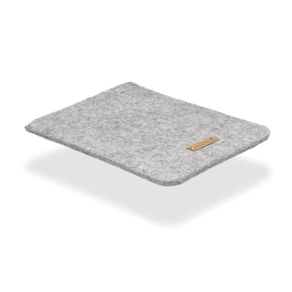 Hülle für Kindle Scribe | aus Filz und Bio-Baumwolle | hellgrau - tracks | Modell "LET"