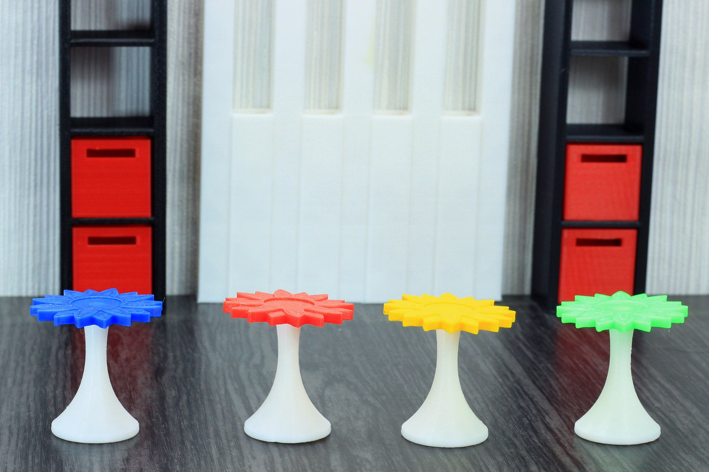 Colorful Sunflower Side Table - 1:12 Dollhouse Miniature Furniture
