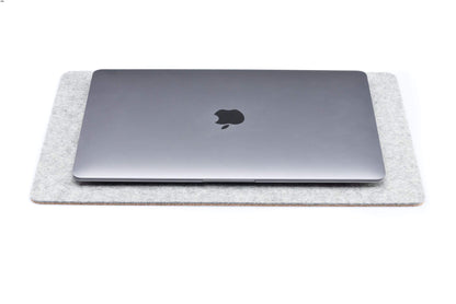 Felt and cork MacBook pad | 26 x 38 cm | light gray